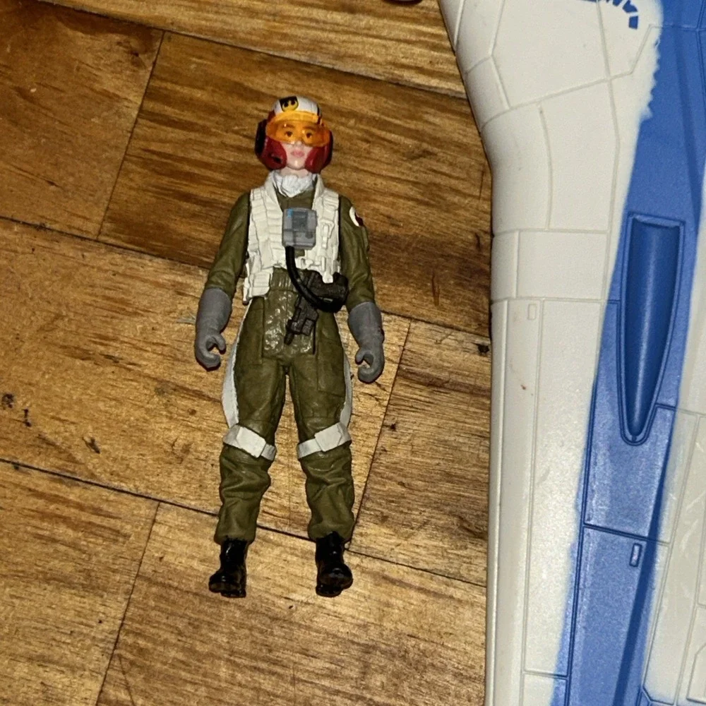 Star Wars Rise of the RESISTANCE A-WING FIGHTER with Pilot Tallie 2017 D2